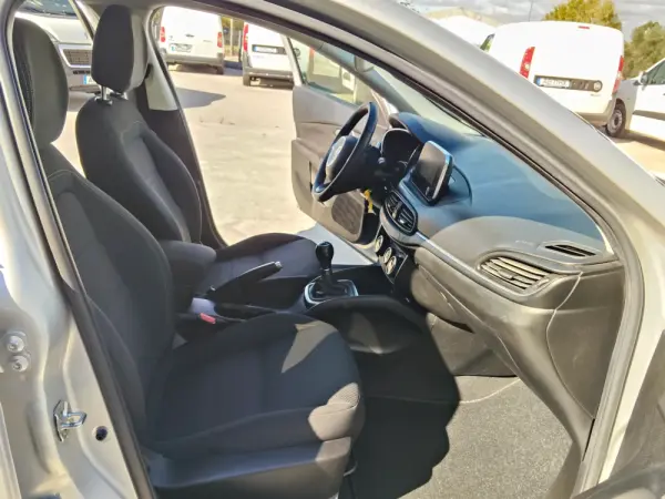 Fiat Tipo Station Wagon 1.3 M-Jet Lounge 17