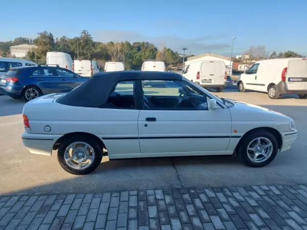 Ford Escort Cabrio 1.4 Luxury 8