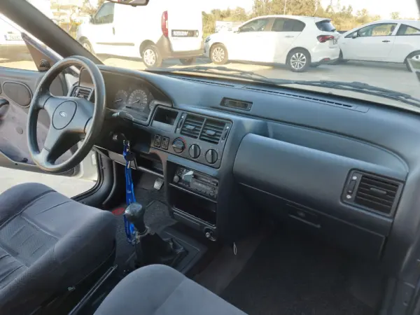 Ford Escort Cabrio 1.4 Luxury 12