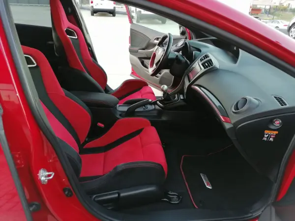 Honda Civic 2.0 i-VTEC Type-R 24