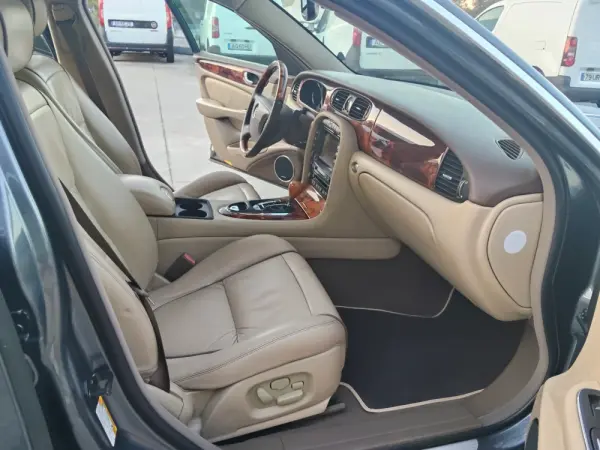 Jaguar XJ XJ6 2.7 D V6 Sovereign 30