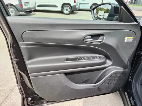 Jeep Avenger 1.2 GSE T3 Altitude 13