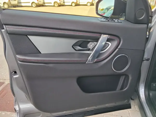 Land Rover Discovery Sport P300e AWD Dynamic SE 19