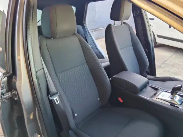 Land Rover Discovery Sport P300e AWD Dynamic SE 28