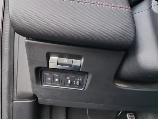 Land Rover Discovery Sport P300e AWD Dynamic SE 46