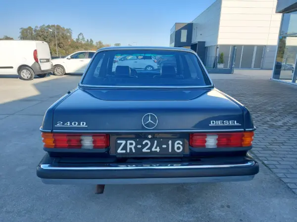 Mercedes-Benz 240 D 5
