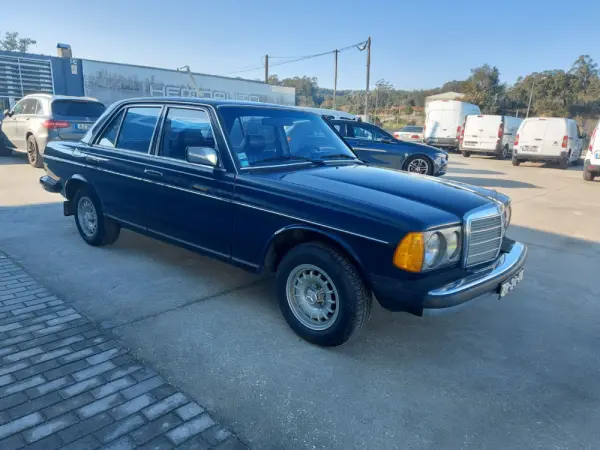Mercedes-Benz 240 D 6