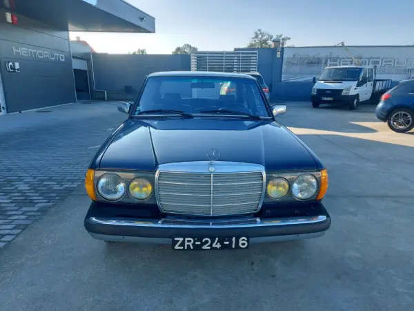 Mercedes-Benz 240 D 7