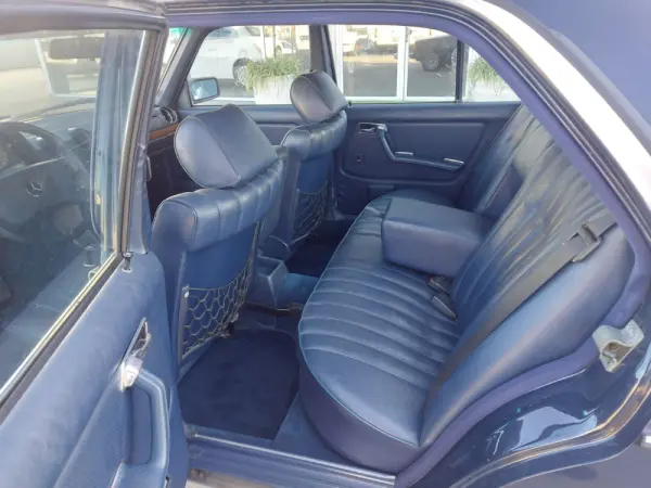 Mercedes-Benz 240 D 13