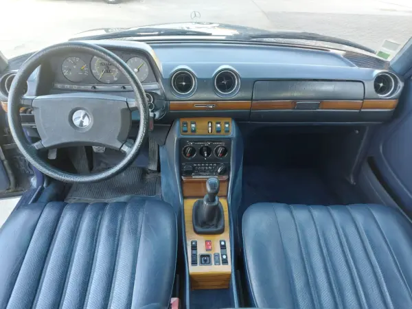 Mercedes-Benz 240 D 14