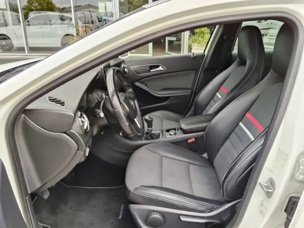 Mercedes-Benz A 180 d Urban 10