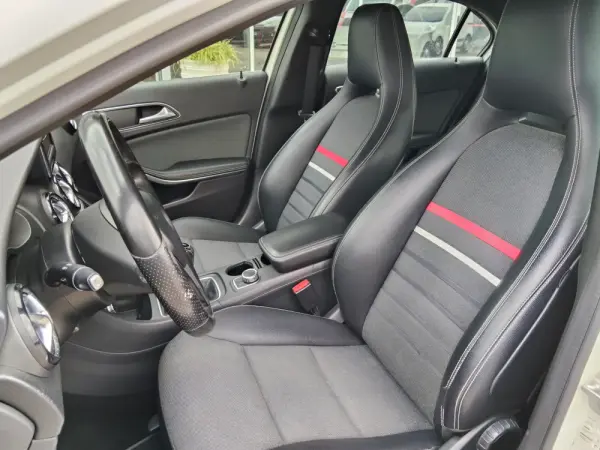 Mercedes-Benz A 180 d Urban 13