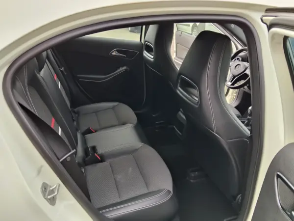 Mercedes-Benz A 180 d Urban 17