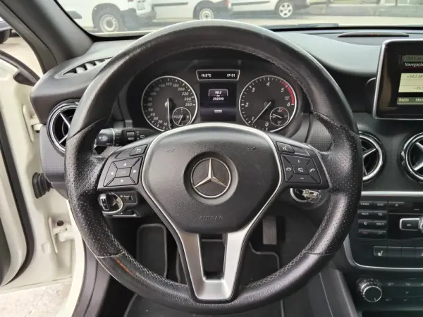 Mercedes-Benz A 180 d Urban 26