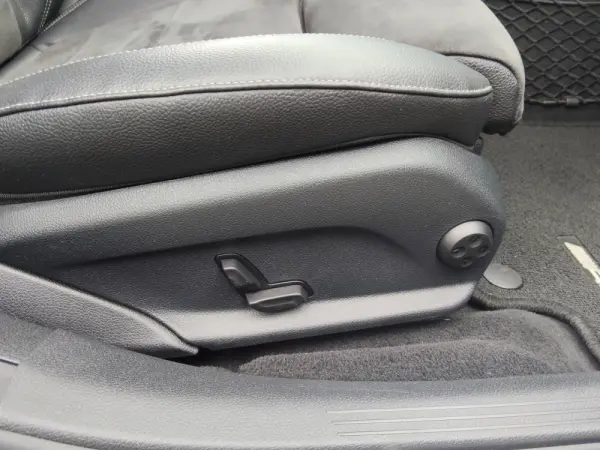 Mercedes-Benz E 220 d AMG Line 26