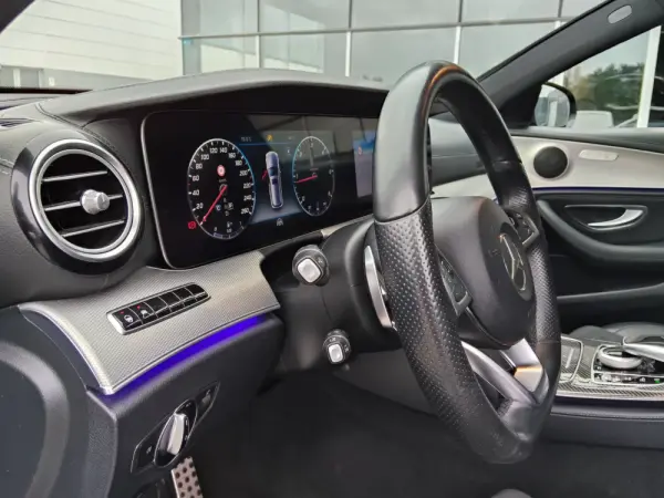 Mercedes-Benz E 220 d AMG Line 28