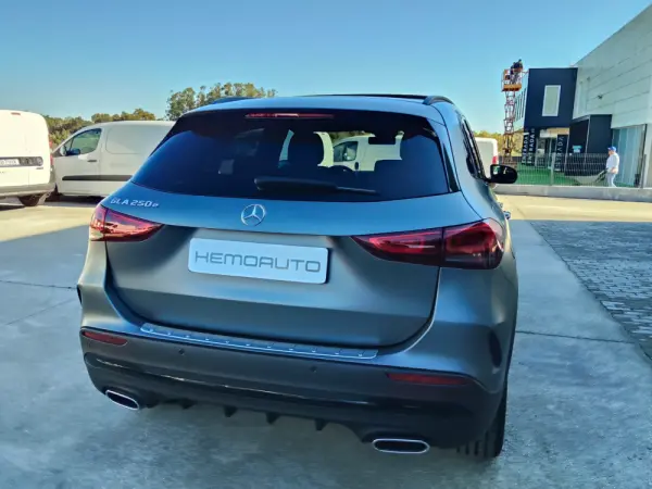 Mercedes-Benz GLA 250 AMG Line 8