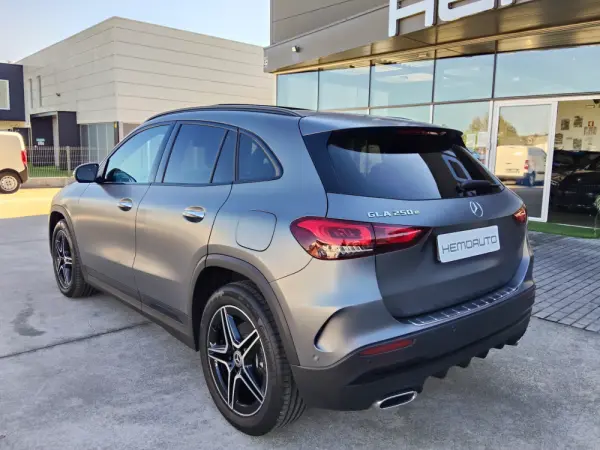 Mercedes-Benz GLA 250 AMG Line 10