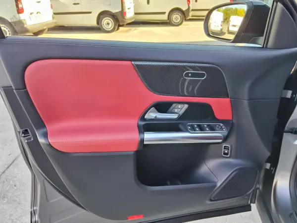 Mercedes-Benz GLA 250 AMG Line 18