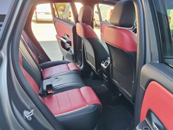 Mercedes-Benz GLA 250 AMG Line 23