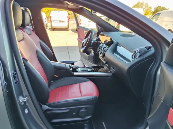 Mercedes-Benz GLA 250 AMG Line 25