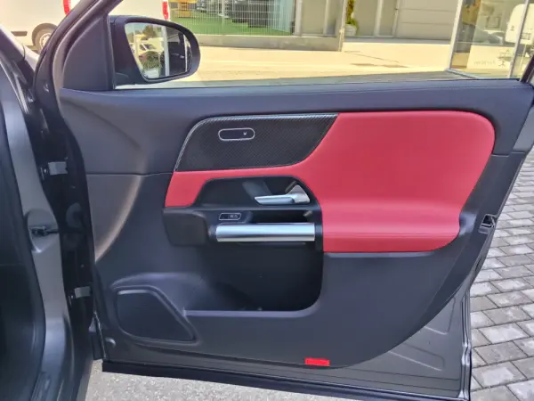 Mercedes-Benz GLA 250 AMG Line 27