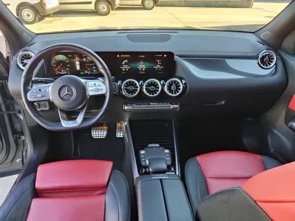 Mercedes-Benz GLA 250 AMG Line 29