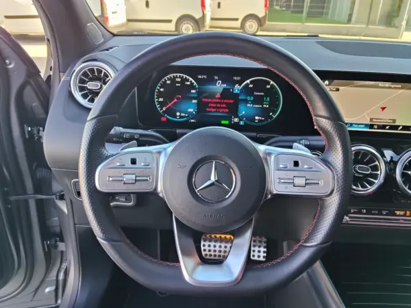 Mercedes-Benz GLA 250 AMG Line 40