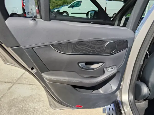 Mercedes-Benz GLC 220 d 4Matic 24