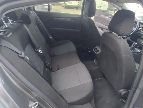 Opel Insignia Grand Sport 1.5 T Business Edition 18