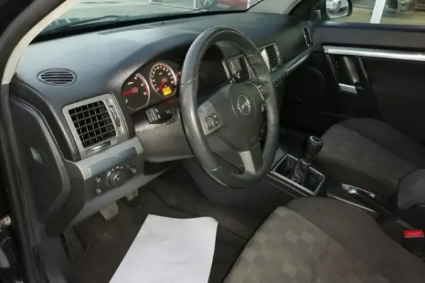Opel Vectra 1.9 CDTI GTS 18