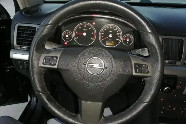 Opel Vectra 1.9 CDTI GTS 22