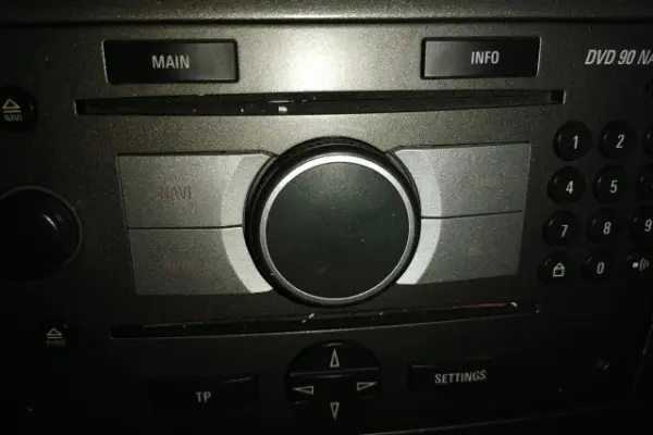 Opel Vectra 1.9 CDTI GTS 23