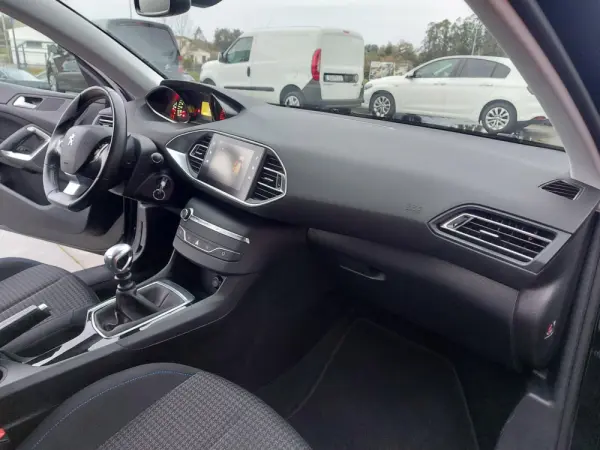 Peugeot 308 1.5 BlueHDi Style 18