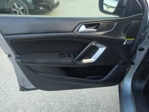 Peugeot 308 SW 2.0 BlueHDi Allure 12