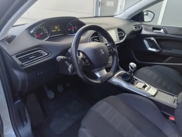 Peugeot 308 SW 2.0 BlueHDi Allure 13