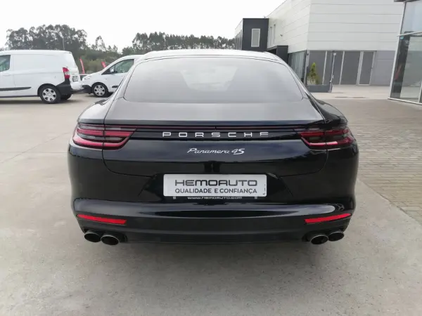 Porsche Panamera 4S 12