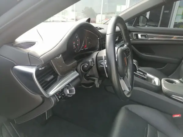 Porsche Panamera 4S 27