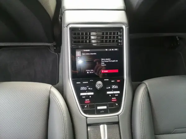Porsche Panamera 4S 28