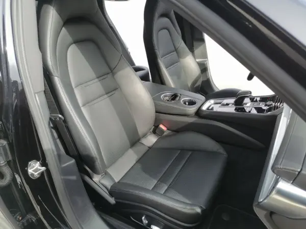 Porsche Panamera 4S 35