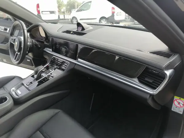 Porsche Panamera 4S 36