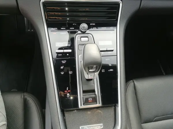 Porsche Panamera 4S 37