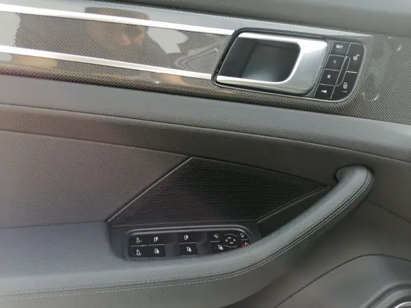 Porsche Panamera 4S 44