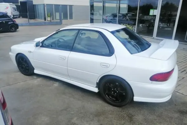 Subaru Impreza 2.0 Turbo GT AWD 9