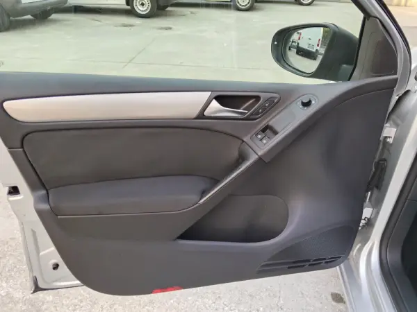 Volkswagen Golf 1.6 TDi Trendline 13