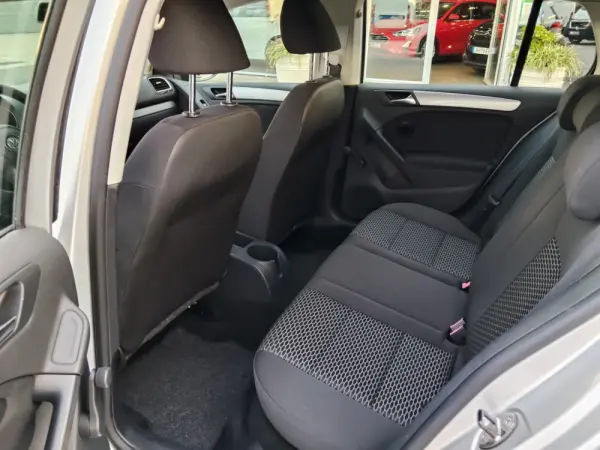 Volkswagen Golf 1.6 TDi Trendline 15