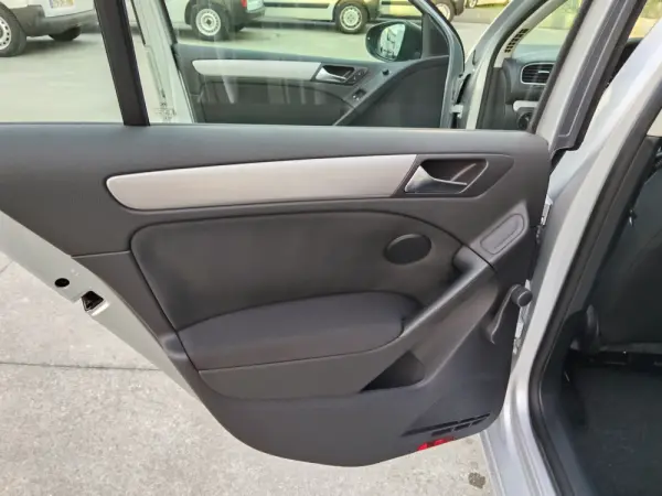 Volkswagen Golf 1.6 TDi Trendline 16