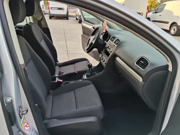 Volkswagen Golf 1.6 TDi Trendline 18