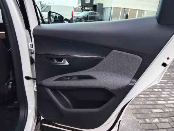 Peugeot 3008 1.5 BlueHDi Active Pack 18