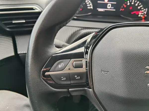 Peugeot 208 1.2 PureTech Active Pack 28